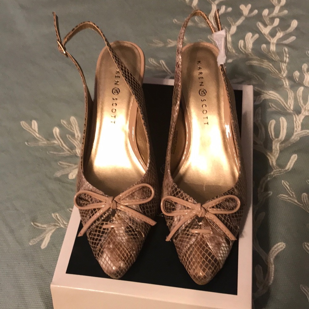 Brand new in box Natural Snake Low heels